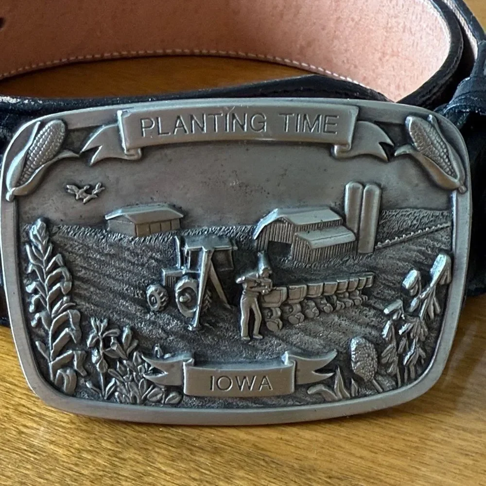 Dekalb pewter buckle & leather belt